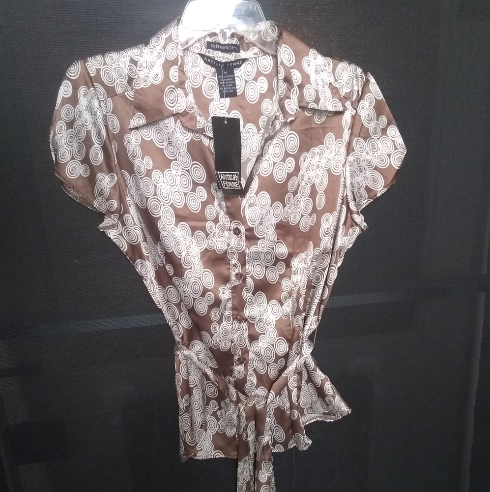 Shirtsleeve blouse